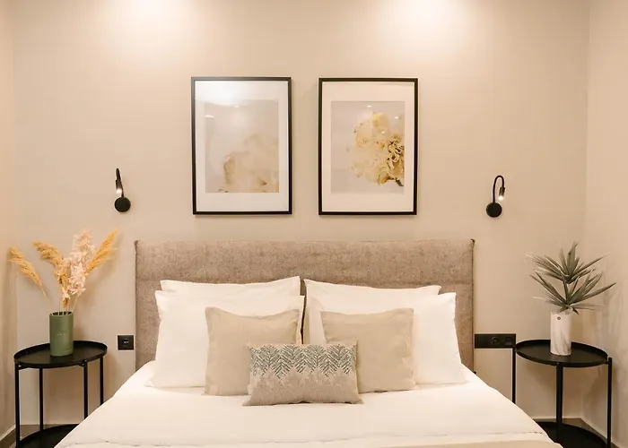 Phaedrus Living: City Center Zenonos Suite